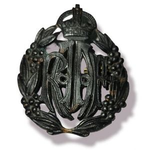 WWII Australia, Royal Australian Air Force cap badge with eyelets